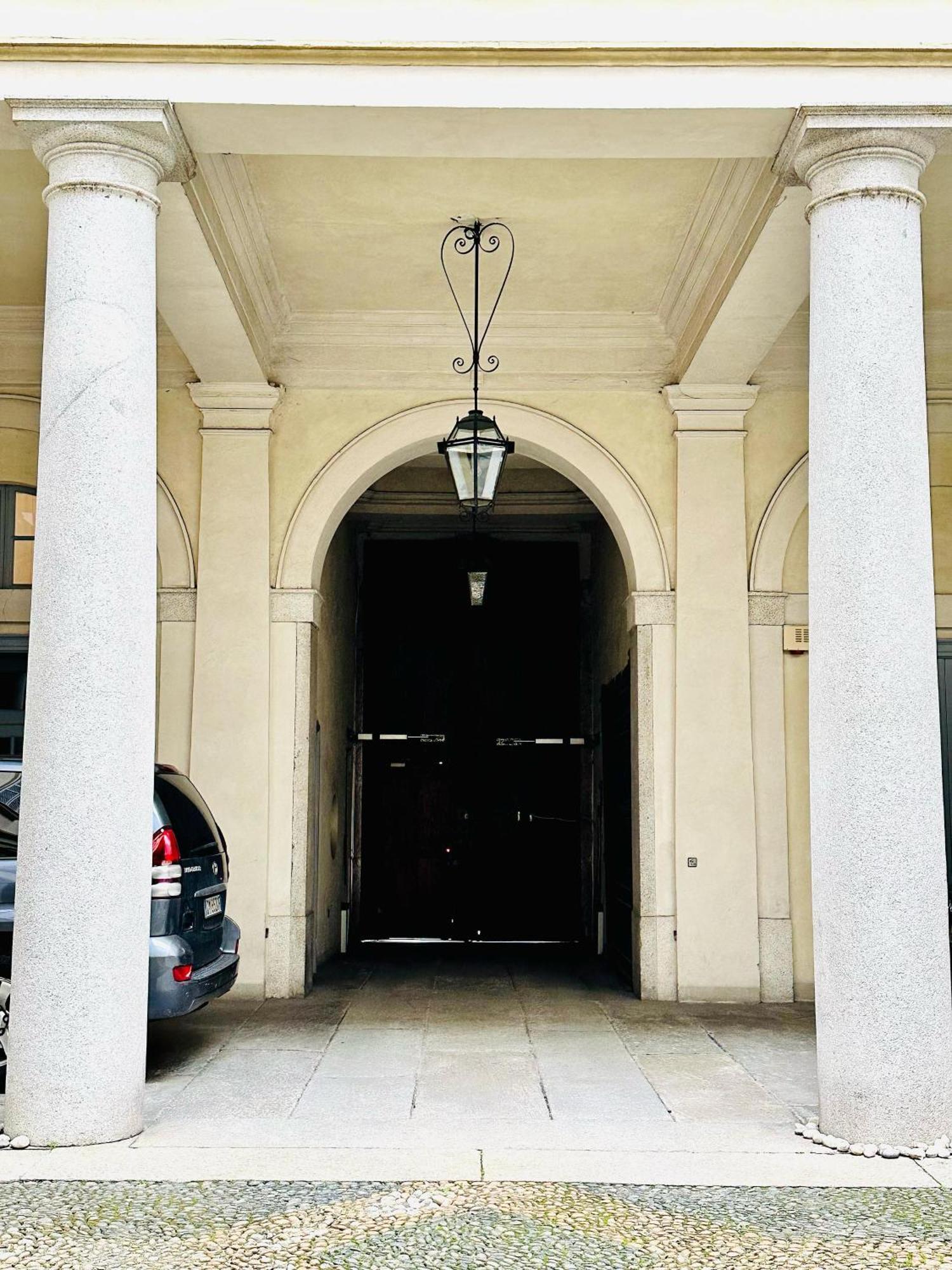 Nerino House, Elegante E Tranquillo Appartamento A 5 Minuti Dal Duomo 米兰 外观 照片