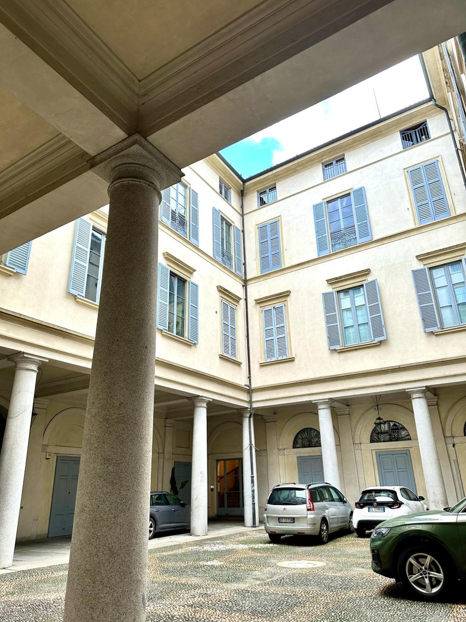 Nerino House, Elegante E Tranquillo Appartamento A 5 Minuti Dal Duomo 米兰 外观 照片