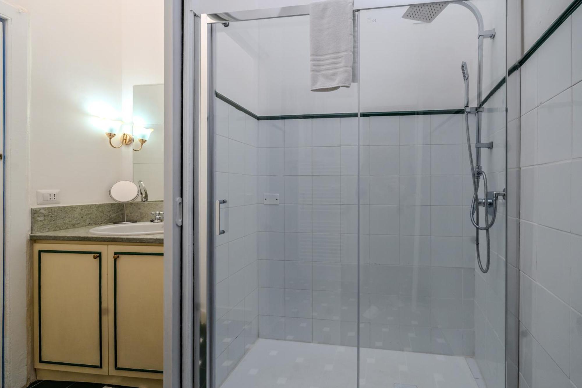 Nerino House, Elegante E Tranquillo Appartamento A 5 Minuti Dal Duomo 米兰 外观 照片